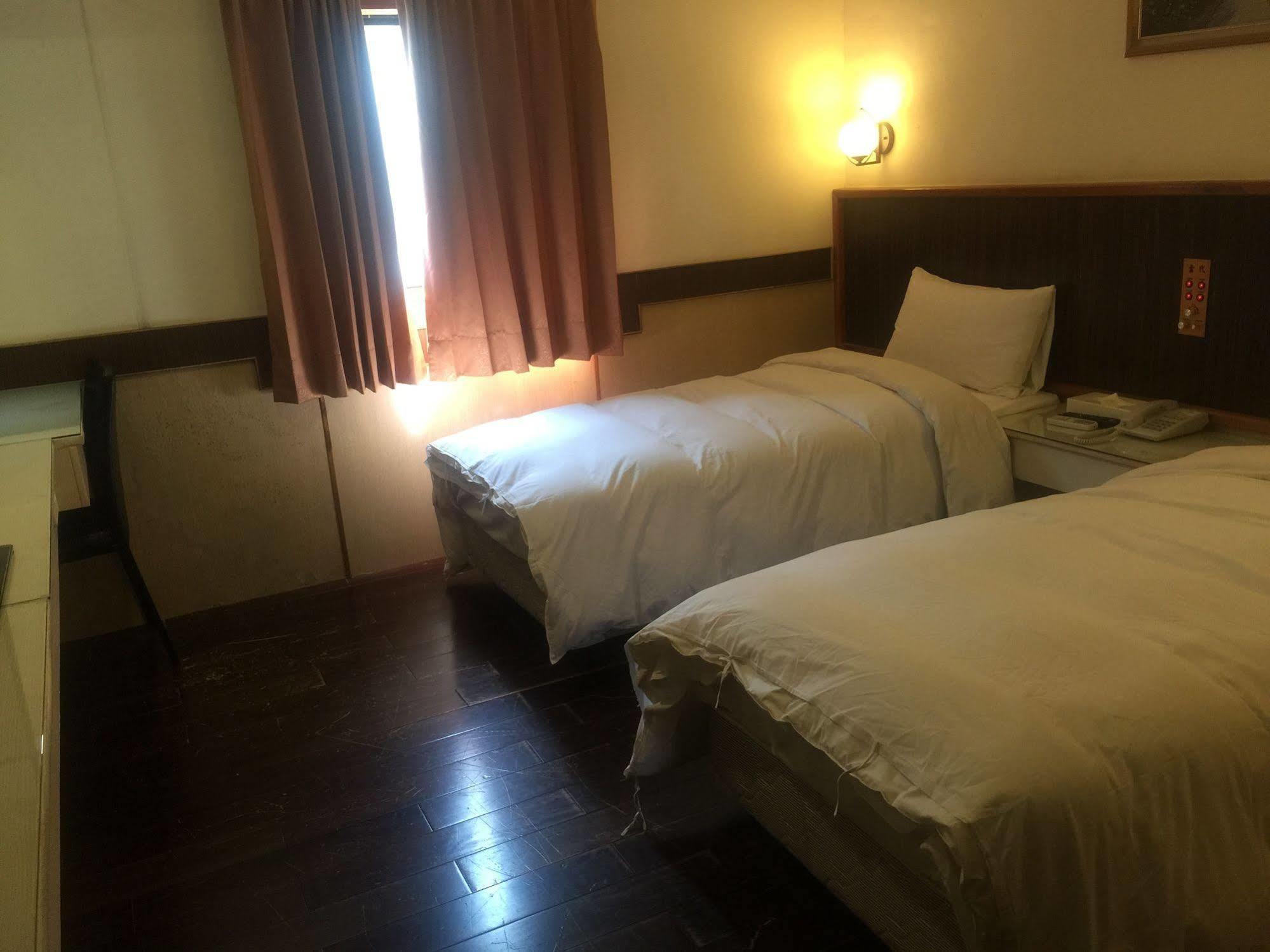 Galaxy Hotel Чжунлі Екстер'єр фото