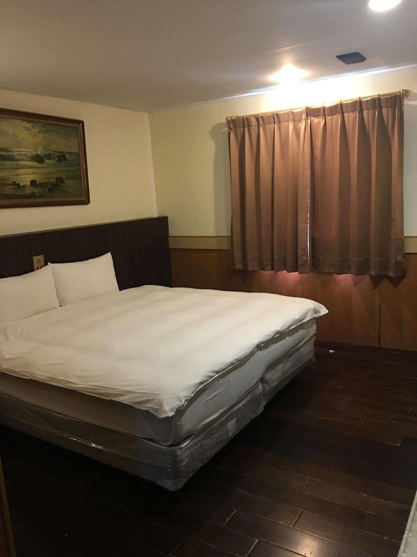 Galaxy Hotel Чжунлі Екстер'єр фото